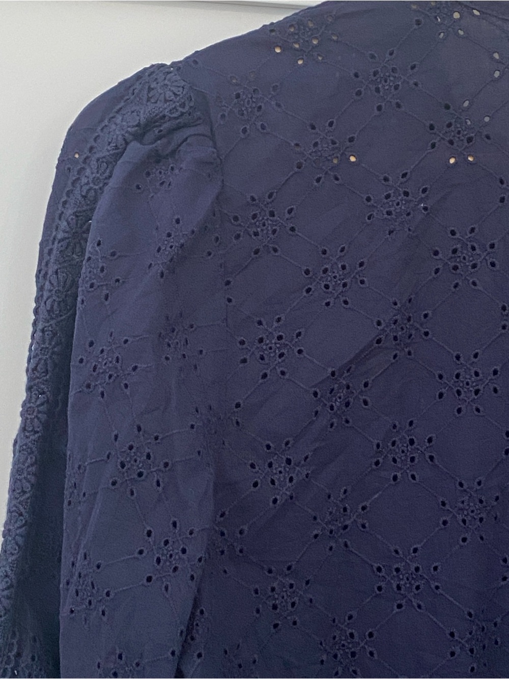 J. McLaughlin Navy Eyelet Button-Front Blouse Boxy Pretty Lightweight Size XL - Picture 3 of 11